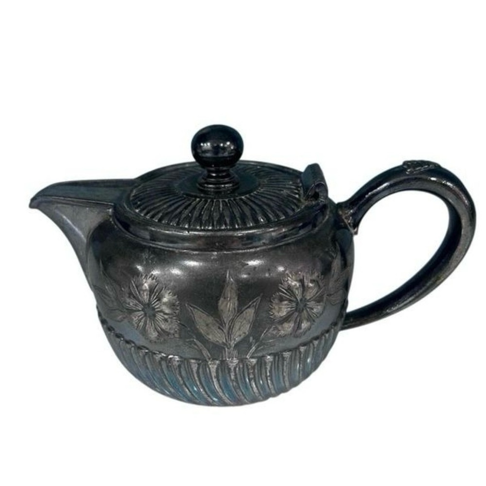 Vintage Wilcox Silverplate Co. Teapot 3.5" Gunmetal
Quadruple Silver Plated 5027